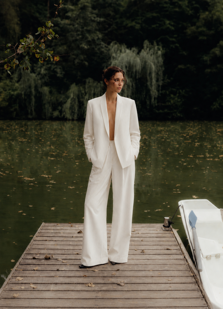 SHOP THE LOOK 7 - garnitur bawełna ecru ciepła biel w delikatne prążki - wersja z długą marynarką 