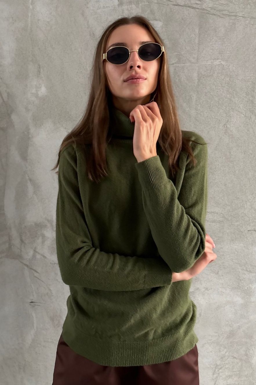 Lekki zielony miękki sweter z golfem wiskoza 100% 