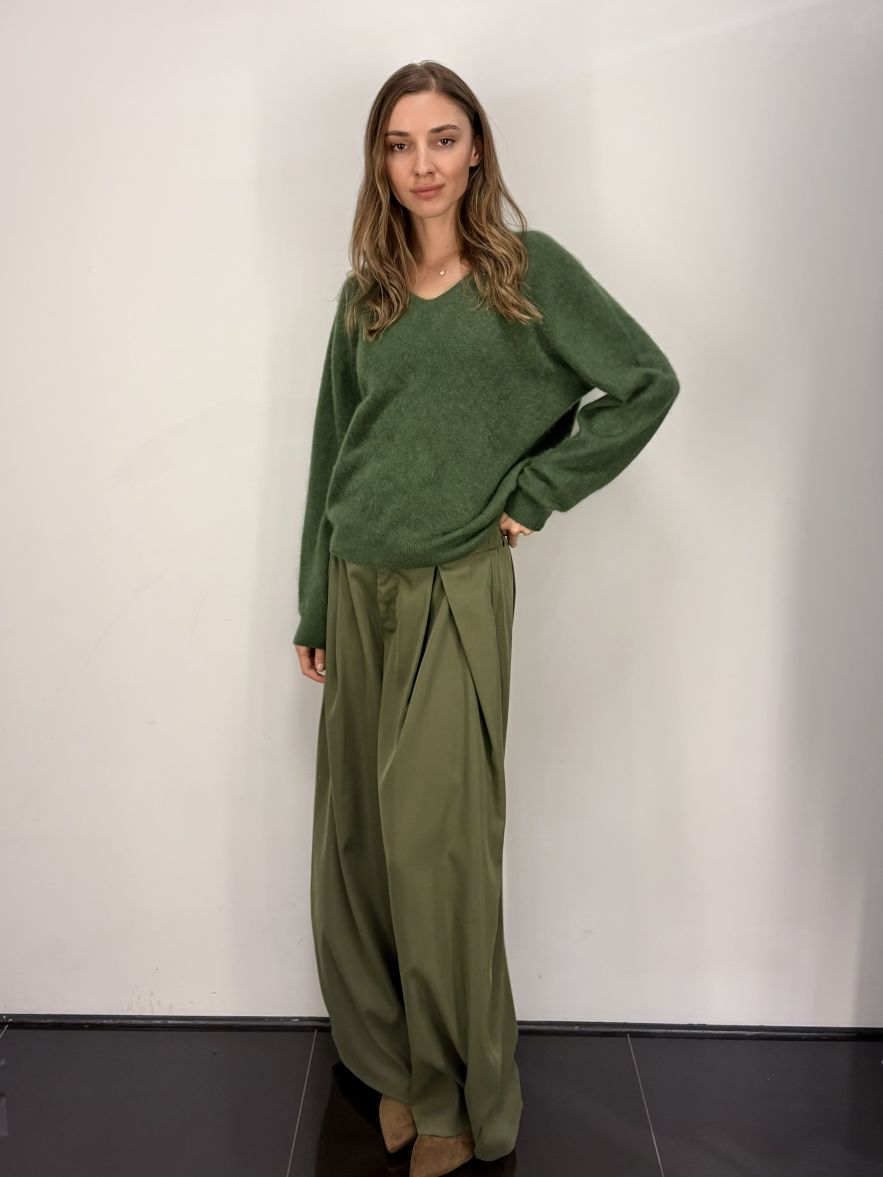 Sweter premium miękki szlachetny skład 100% kaszmir ciemna zieleń dekolt V