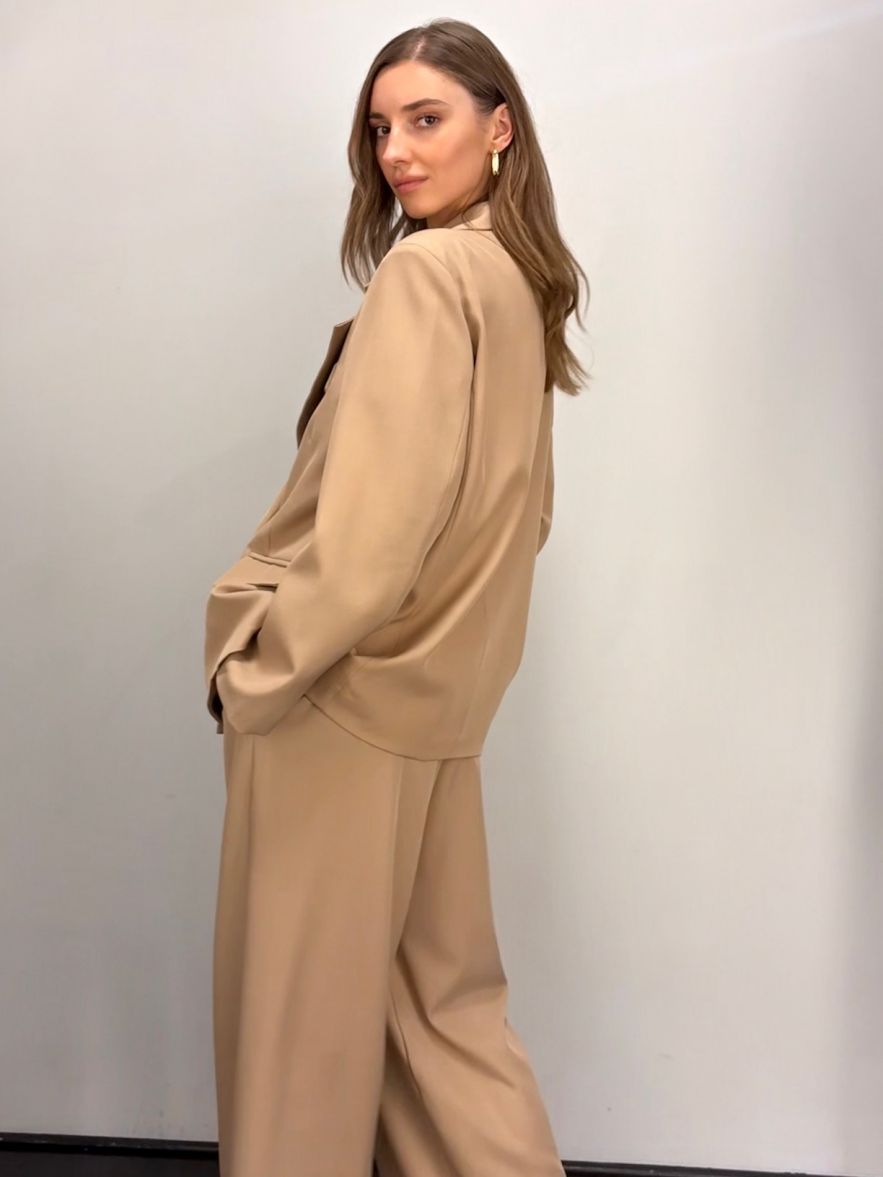 Garnitur camel beż oversize marynarka i luźne spodnie