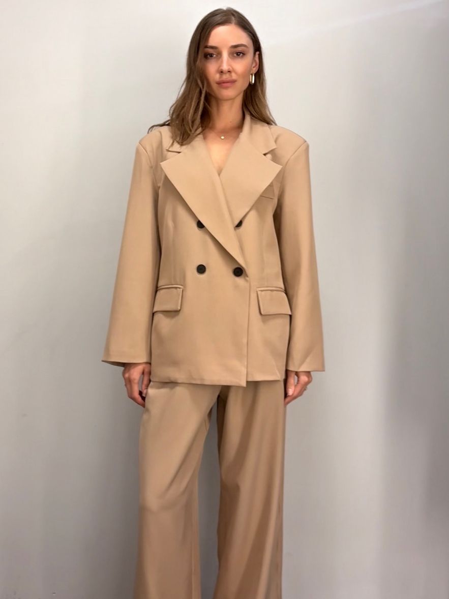 Garnitur camel beż oversize marynarka i luźne spodnie