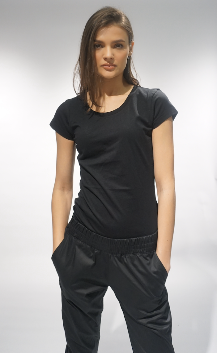Czarny tshirt bawełniany damski taliowany z bawełny premium