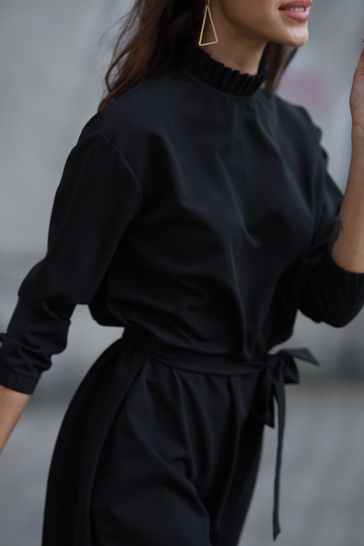 Czarna sukienka ze stójką charming dress black