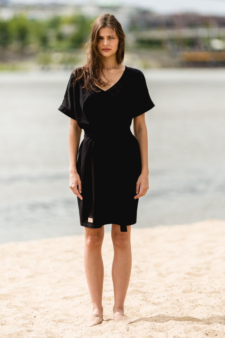 Czarna Bawełniana Sukienka przed kolano z krótkim rękawem z dekoltem V