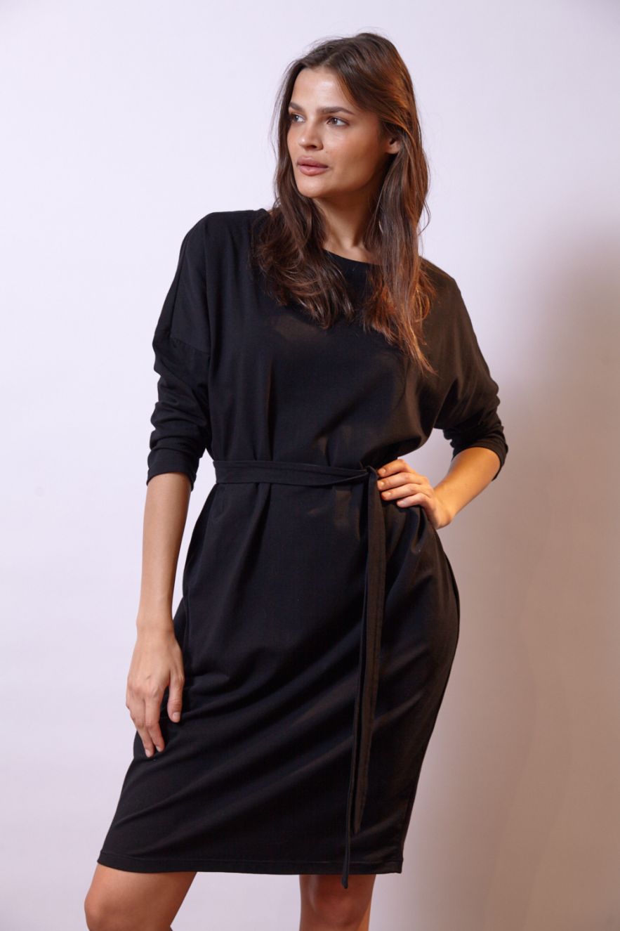 Bawełniana czarna sukienka BASIC z paskiem dekoltem V lub okrągłym