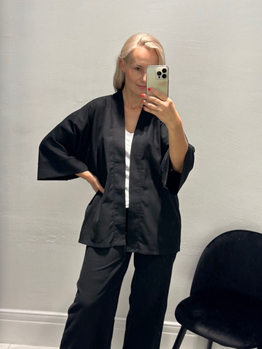 Lniane kimono czarne krótkie z paskiem dodatkowym len 100%