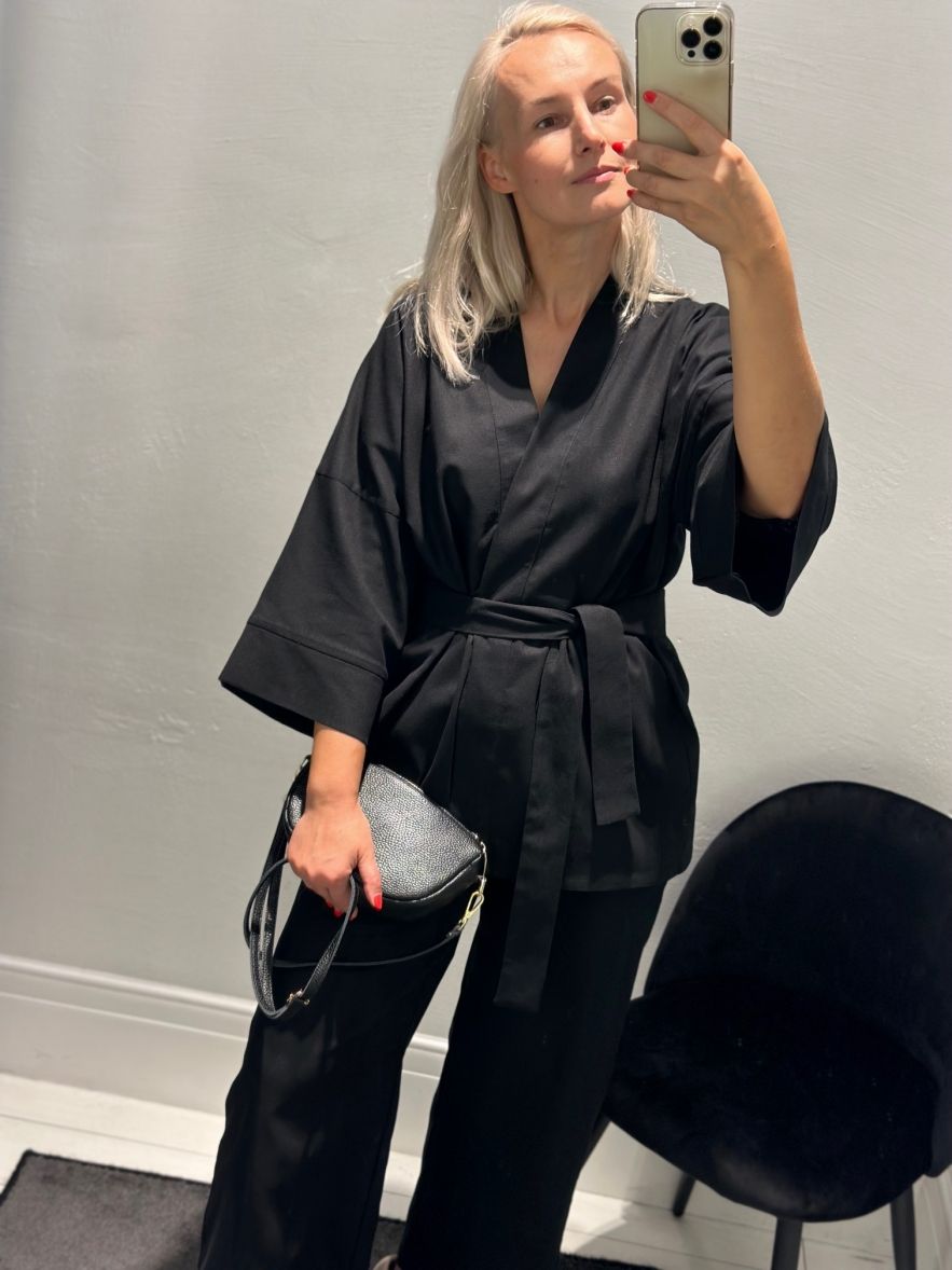 Lniane kimono czarne krótkie z paskiem dodatkowym len 100%