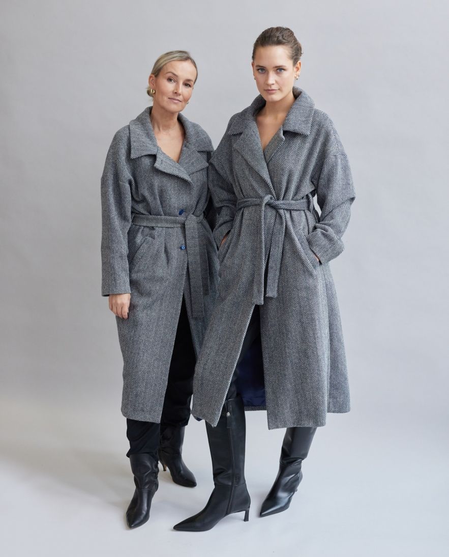 Długi Wełniany zimowy Płaszcz Jodełka szary granat oversize Kind of Magic 100% wełna
