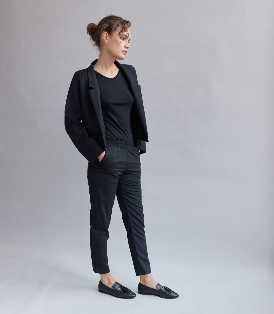 Krótka marynarka wełniana czarna bez guzików LOOSE & Elegance SHORT