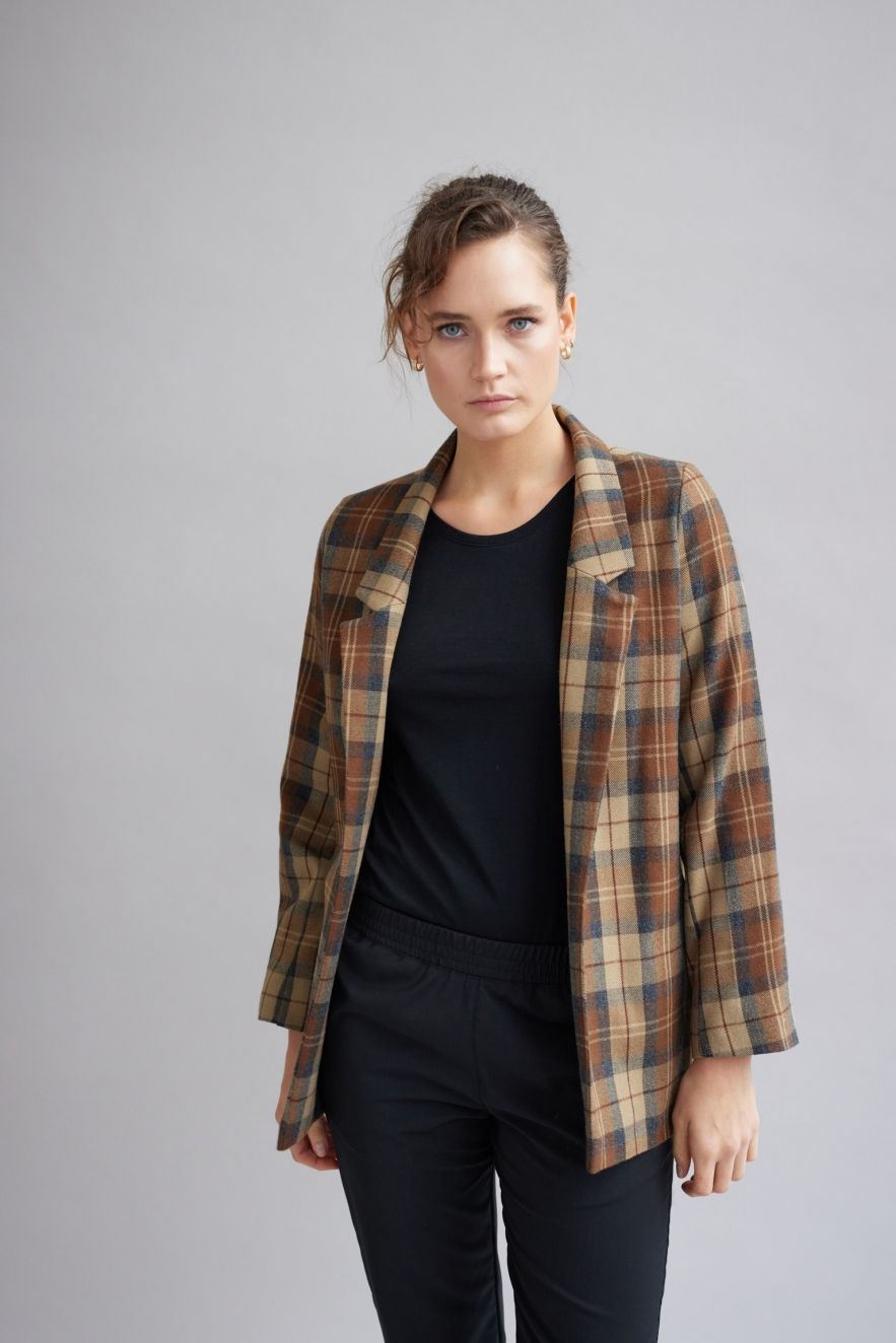 wełniana luźna niezapinana Marynarka 100% wełny w kratę rudawo brązową Loose & Elegance