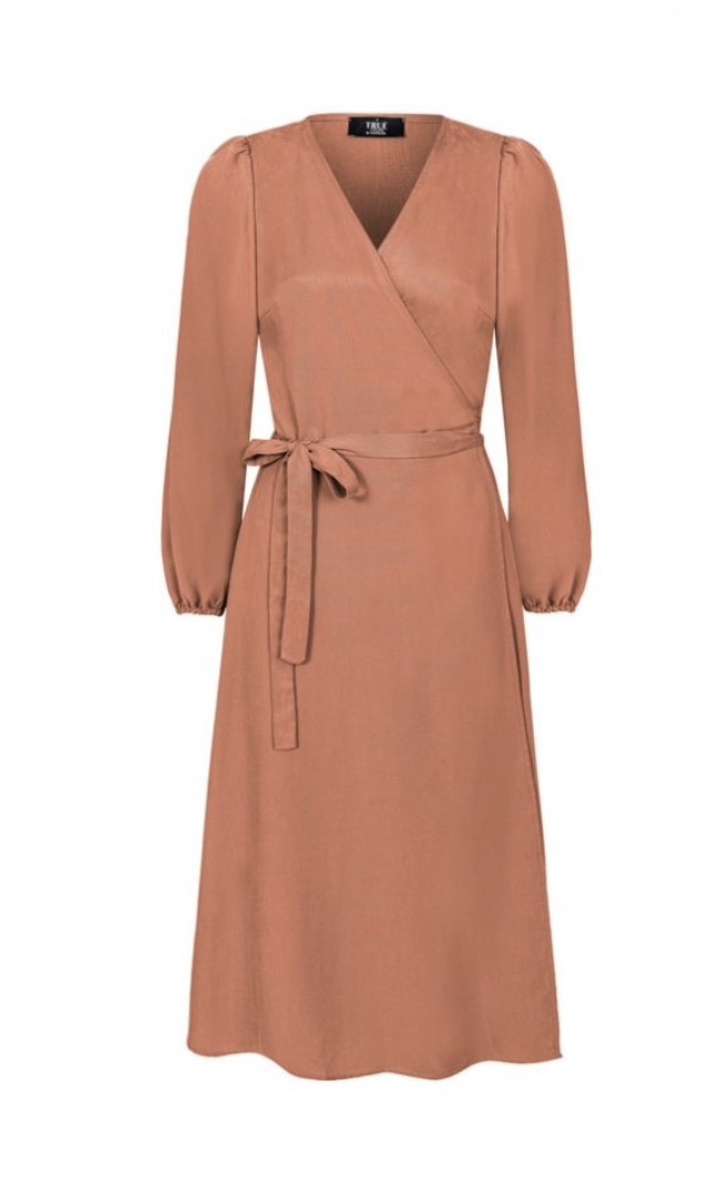 Bawełniana sukienka kopertowa o rudo-ceglanym odcieniu z paskiem z długim rękawem z tencelu 