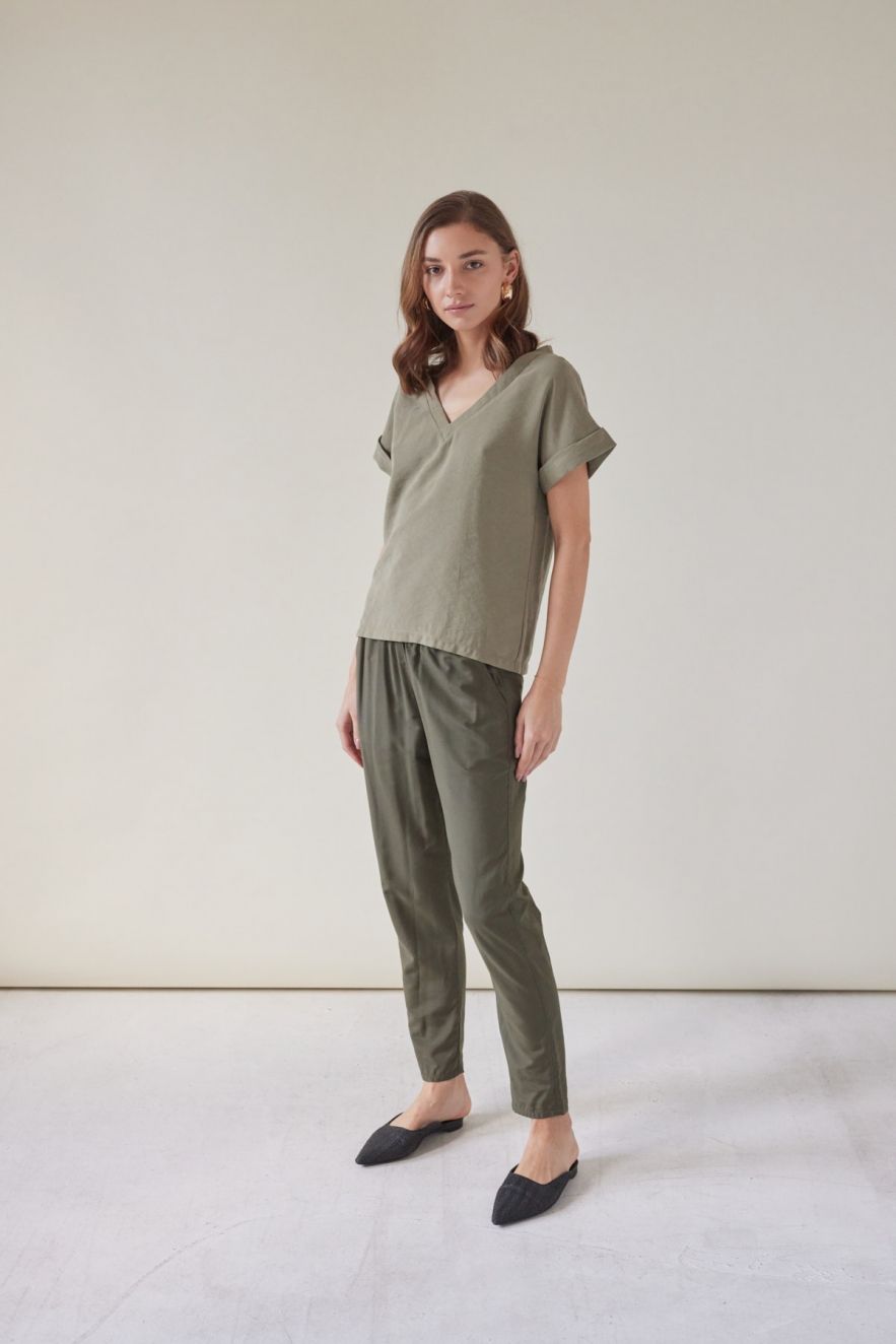 Bluzka w stylu TSHIRTu w serek z TENCELU oversize khaki