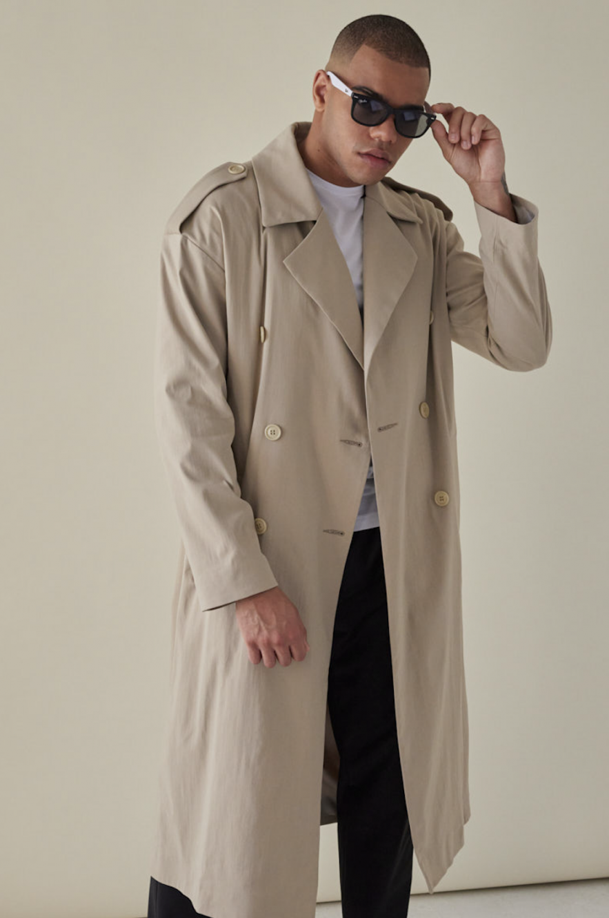 Beżowy oversize'owy bawełniany płaszcz prochowiec z pagonami unisex chłodny beż